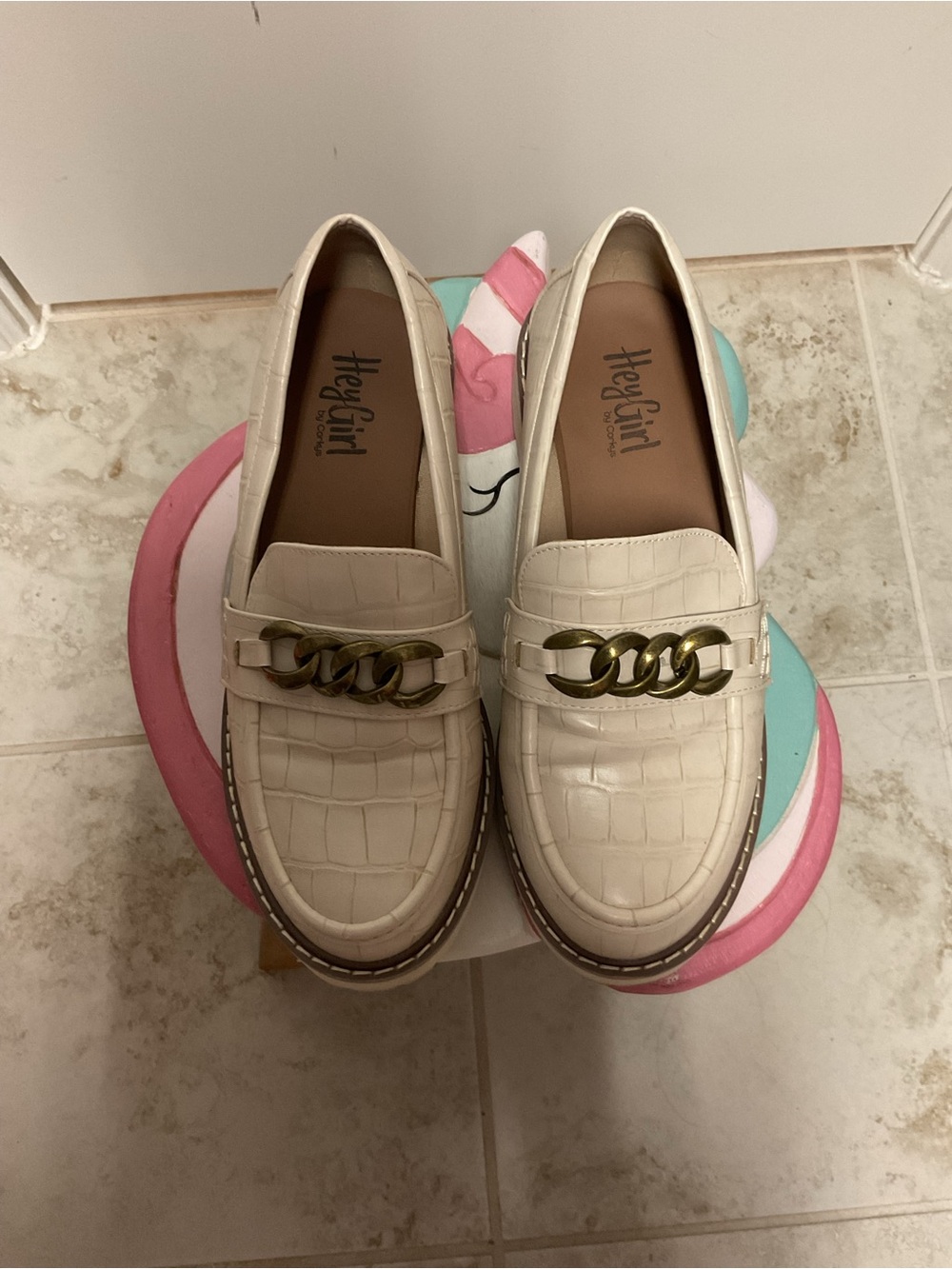 Hey Girl Cream Croc-Embossed Chain-Trim Loafers